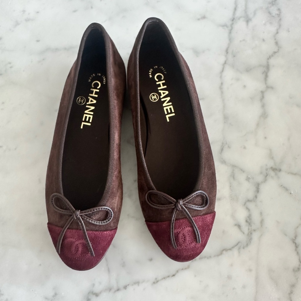 CHANEL Brown and Burgundy Suede Flats - Picture 2 of 6